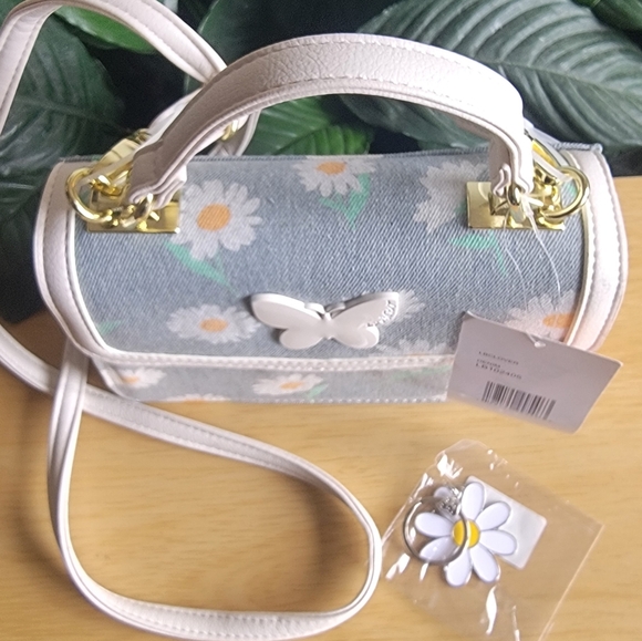 BETSEY JOHNSON Floral Blue and Cream Women's Crossbody Bag With Daisy Keychain - Picture 2 of 8